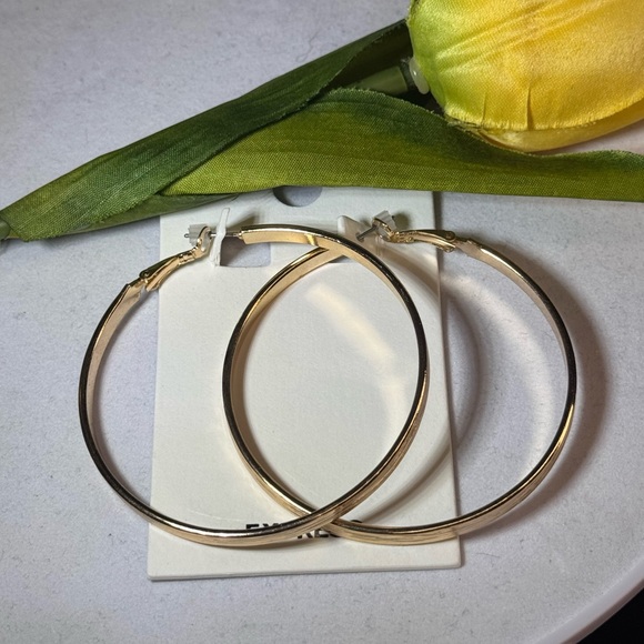 EXPRESS Gold Tone Textured Hoop Earnings - Picture 2 of 7